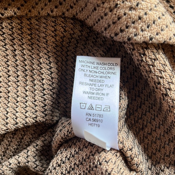 Maurices Tan with Black Dot Pattern V-Neck Top, Medium - Picture 5 of 5